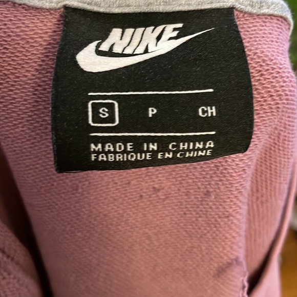 Nike Sweatshirt. Light purple. Size Small. - Picture 4 of 4